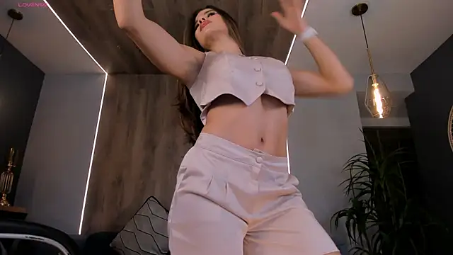 Snapshot of RoxanneHill_ chatting on October 2025 11:33:02 AM RoxanneHill online show from October 2025 11:33:02 AM