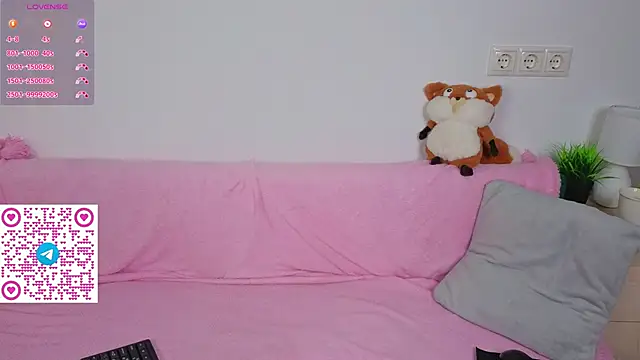 Kelly Hardy online show from November 2025 01:11:01 AM