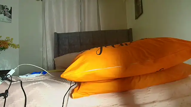 t-NaughtyLicia online show from April 2026 05:14:02 AM