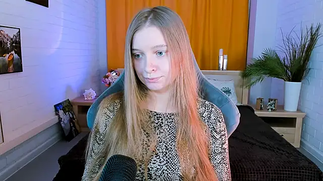 Snapshot of MayaSinabon chatting on January 2025 12:11:02 PM MayaSinabon online show from January 2025 12:11:02 PM