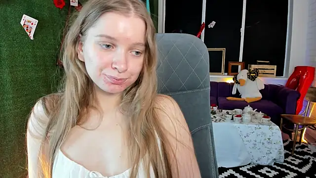 Snapshot of MayaSinabon chatting on February 2025 12:13:02 PM MayaSinabon online show from February 2025 12:13:02 PM