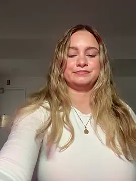 Snapshot of Sophie_Raegan chatting on March 2026 07:42:02 PM Sophie Raegan online show from March 2026 07:42:02 PM