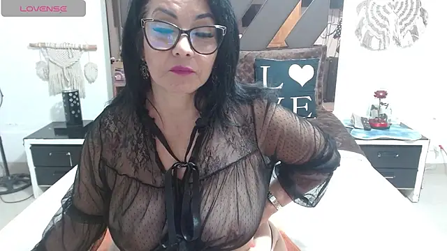 Snapshot of lindaesmeralda chatting on February 2025 02:25:02 PM lindaesmeralda online show from February 2025 02:25:02 PM