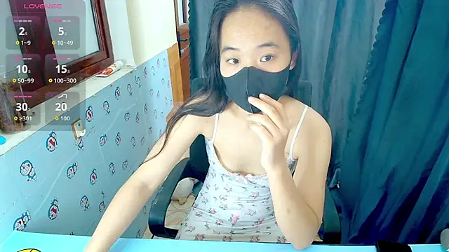 Snapshot of __Saphia__ chatting on June 2026 12:33:02 AM Saphia online show from June 2026 12:33:02 AM