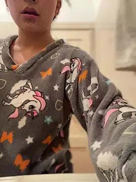 Snapshot of CharlotteScotte chatting on December 2024 09:33:02 AM CharlotteScotte online show from December 2024 09:33:02 AM