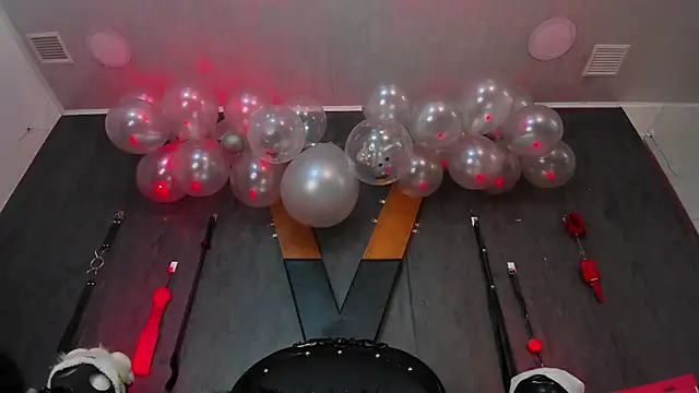 Snapshot of CharlotteScotte chatting on December 2024 12:34:02 PM CharlotteScotte online show from December 2024 12:34:02 PM