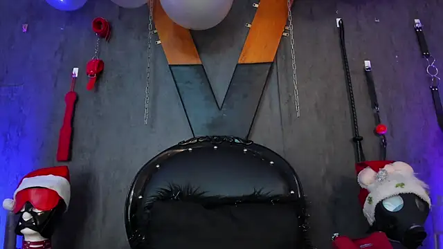 Snapshot of CharlotteScotte chatting on December 2024 12:34:02 PM CharlotteScotte online show from December 2024 12:34:02 PM