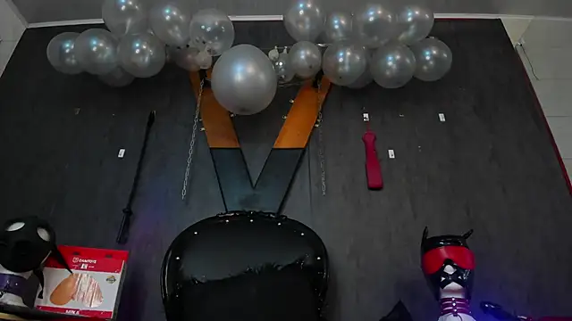 Snapshot of CharlotteScotte chatting on January 2025 12:09:01 PM CharlotteScotte online show from January 2025 12:09:01 PM