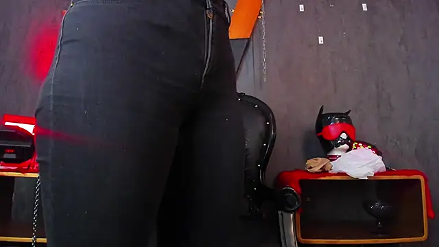 Snapshot of CharlotteScotte chatting on January 2025 12:18:01 PM CharlotteScotte online show from January 2025 12:18:01 PM