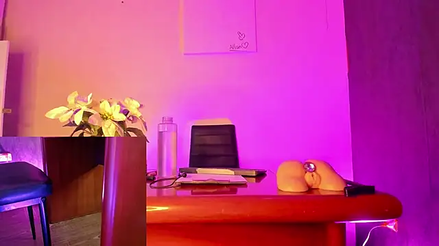 Snapshot of CharlotteScotte chatting on March 2025 11:55:01 AM CharlotteScotte online show from March 2025 11:55:01 AM