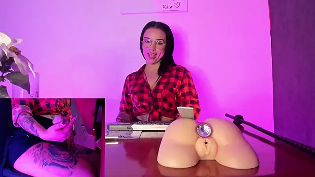 Snapshot of CharlotteScotte chatting on March 2025 03:02:02 PM CharlotteScotte online show from March 2025 03:02:02 PM