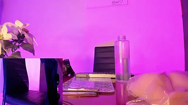 Snapshot of CharlotteScotte chatting on March 2025 06:07:01 PM CharlotteScotte online show from March 2025 06:07:01 PM