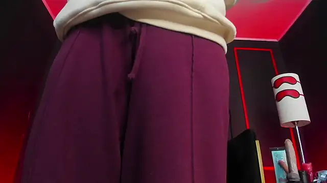 Snapshot of CharlotteScotte chatting on October 2025 12:00:02 PM CharlotteScotte online show from October 2025 12:00:02 PM