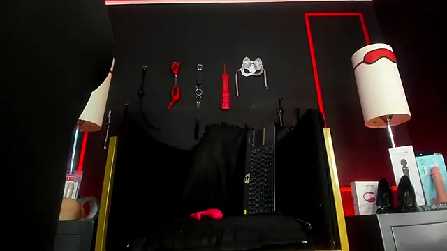 Snapshot of CharlotteScotte chatting on October 2025 12:04:02 PM CharlotteScotte online show from October 2025 12:04:02 PM