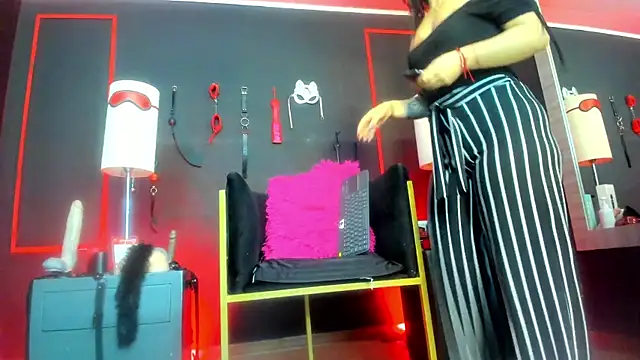 Snapshot of CharlotteScotte chatting on October 2025 11:55:01 AM CharlotteScotte online show from October 2025 11:55:01 AM