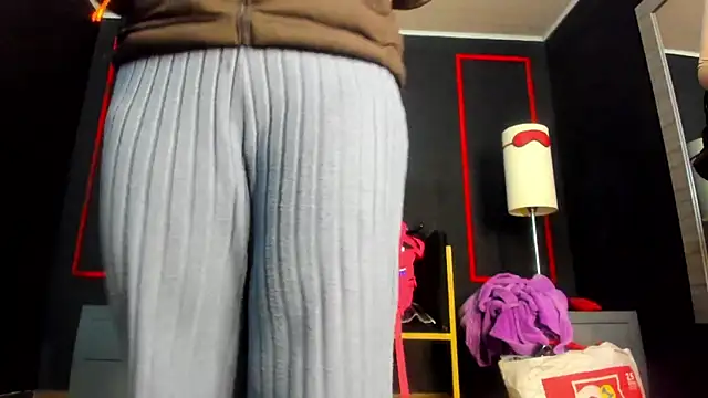 Snapshot of CharlotteScotte chatting on October 2025 11:20:02 AM CharlotteScotte online show from October 2025 11:20:02 AM