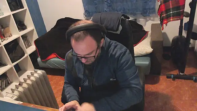 ravingr4d4 online show from February 2025 10:19:01 PM