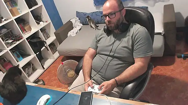 ravingr4d4 online show from October 2025 08:48:01 PM