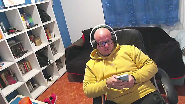 ravingr4d4 online show from December 2025 09:31:02 PM