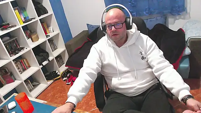 ravingr4d4 online show from December 2025 10:38:01 PM