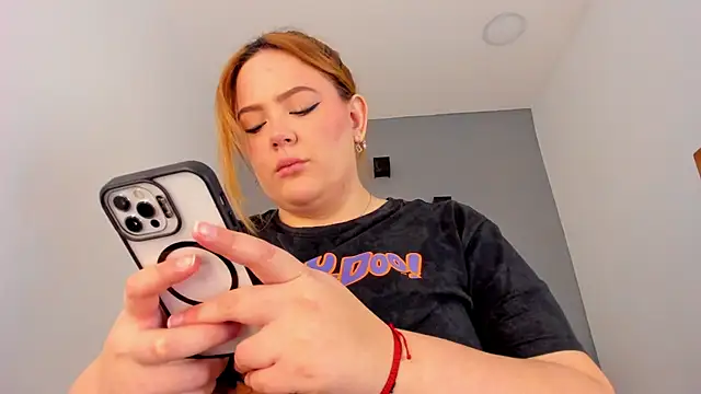 Snapshot of sophiarossee_ chatting on February 2025 01:27:01 PM sophiarossee online show from February 2025 01:27:01 PM
