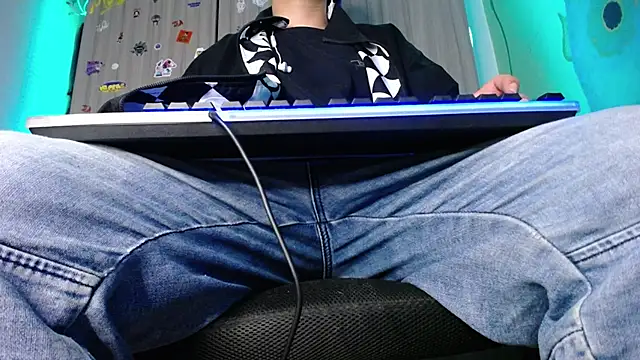 Snapshot of zacwatson_ chatting on December 2024 06:55:02 AM zacwatson online show from December 2024 06:55:02 AM