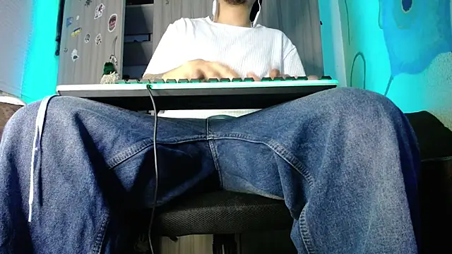 Snapshot of zacwatson_ chatting on December 2024 06:29:01 AM zacwatson online show from December 2024 06:29:01 AM