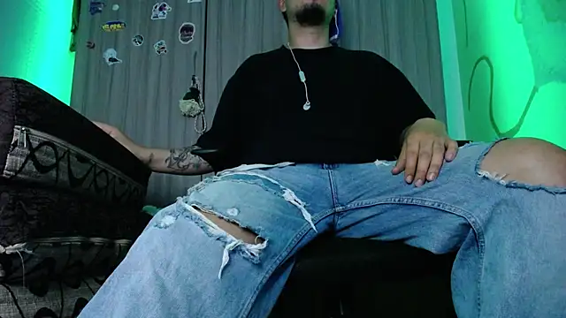 Snapshot of zacwatson_ chatting on December 2024 11:21:02 AM zacwatson online show from December 2024 11:21:02 AM