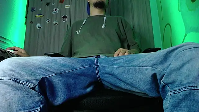 Snapshot of zacwatson_ chatting on December 2024 03:00:02 AM zacwatson online show from December 2024 03:00:02 AM