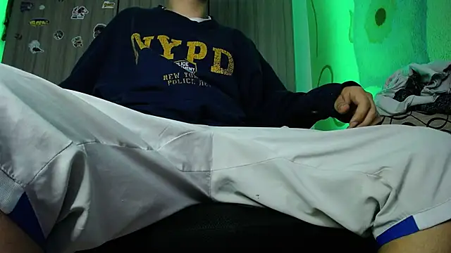 Snapshot of zacwatson_ chatting on December 2024 12:11:02 PM zacwatson online show from December 2024 12:11:02 PM