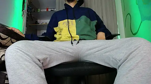 Snapshot of zacwatson_ chatting on December 2024 05:02:01 AM zacwatson online show from December 2024 05:02:01 AM