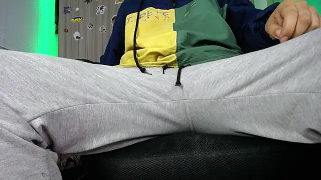 Snapshot of zacwatson_ chatting on December 2024 08:48:01 AM zacwatson online show from December 2024 08:48:01 AM