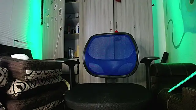 Snapshot of zacwatson_ chatting on January 2025 05:45:02 AM zacwatson online show from January 2025 05:45:02 AM