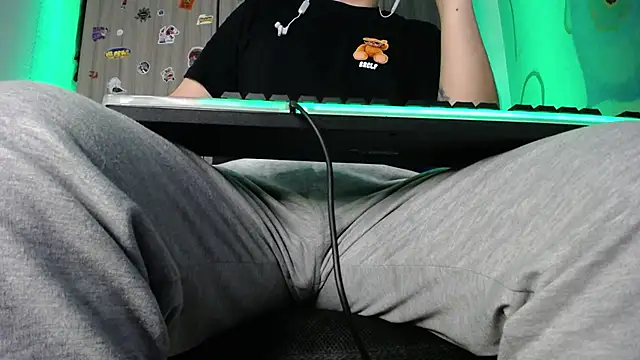 Snapshot of zacwatson_ chatting on January 2025 02:43:01 PM zacwatson online show from January 2025 02:43:01 PM