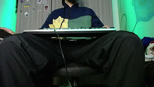 Snapshot of zacwatson_ chatting on February 2025 05:19:02 PM zacwatson online show from February 2025 05:19:02 PM