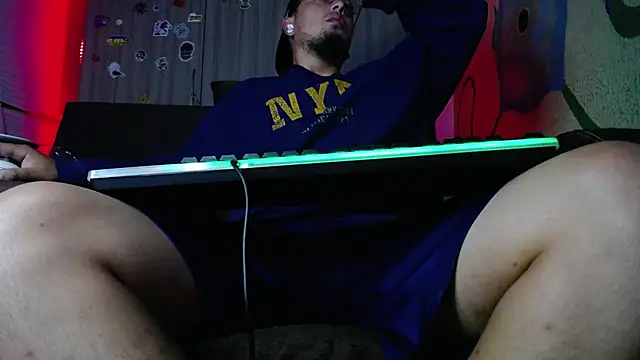 Snapshot of zacwatson_ chatting on March 2025 06:04:02 AM zacwatson online show from March 2025 06:04:02 AM