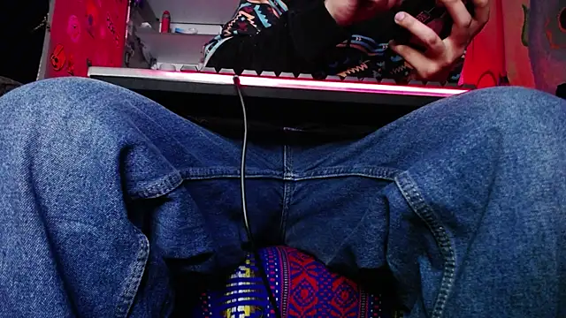 Snapshot of zacwatson_ chatting on October 2025 07:39:01 AM zacwatson online show from October 2025 07:39:01 AM