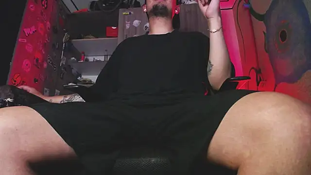 Snapshot of zacwatson_ chatting on October 2025 01:06:02 AM zacwatson online show from October 2025 01:06:02 AM