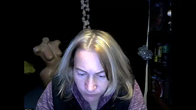 wLESLYMOSw online show from October 2025 08:15:02 AM