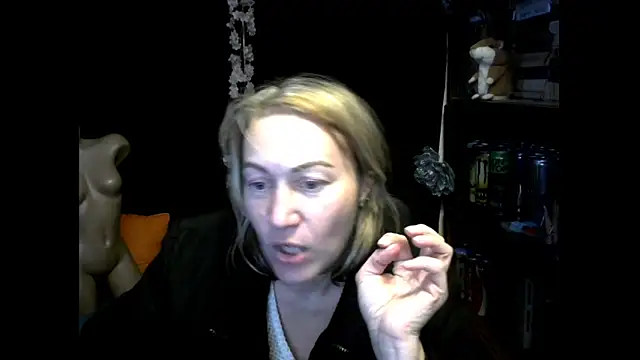 wLESLYMOSw online show from October 2025 05:14:01 PM