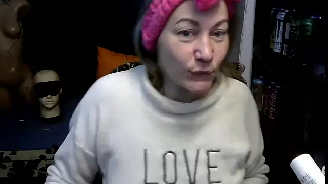 wLESLYMOSw online show from December 2025 08:11:01 AM