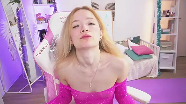Snapshot of Lily_Young chatting on December 2024 03:37:01 AM Lily Young online show from December 2024 03:37:01 AM