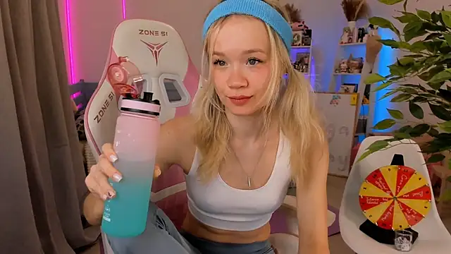 Lily Young online show from November 2025 04:56:02 AM