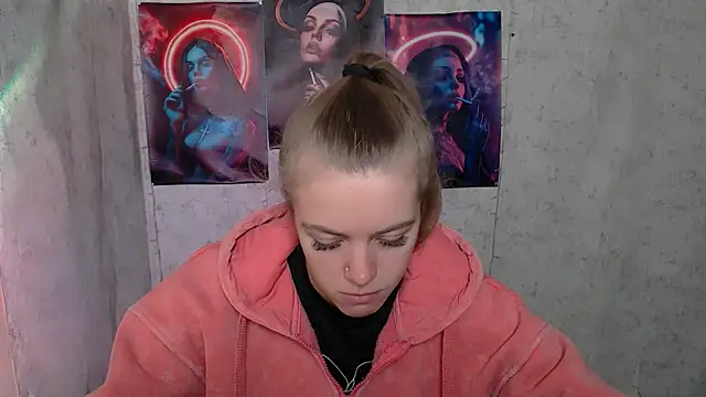 Snapshot of AliceFlirtt_ chatting on September 2025 08:17:01 AM AliceFlirtt online show from September 2025 08:17:01 AM