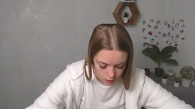 Snapshot of AliceFlirtt_ chatting on September 2025 09:03:01 AM AliceFlirtt online show from September 2025 09:03:01 AM