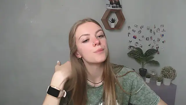 Snapshot of AliceFlirtt_ chatting on September 2025 12:32:02 PM AliceFlirtt online show from September 2025 12:32:02 PM