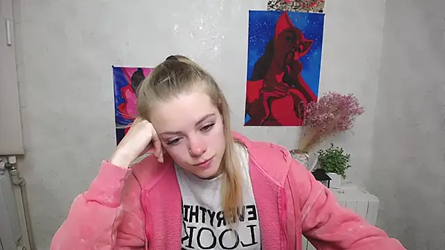 Snapshot of AliceFlirtt_ chatting on October 2025 07:50:02 AM AliceFlirtt online show from October 2025 07:50:02 AM