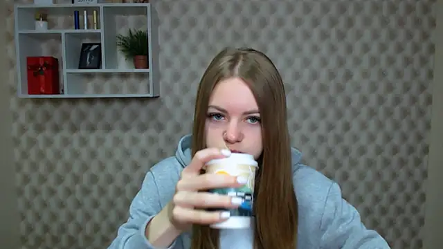 Snapshot of AliceFlirtt_ chatting on October 2025 06:45:01 AM AliceFlirtt online show from October 2025 06:45:01 AM