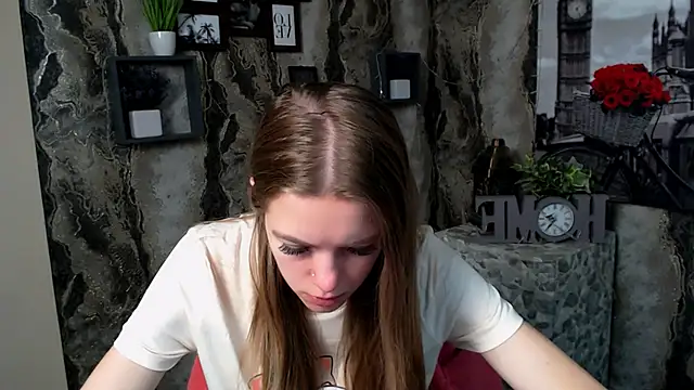 Snapshot of AliceFlirtt_ chatting on October 2025 07:52:02 AM AliceFlirtt online show from October 2025 07:52:02 AM