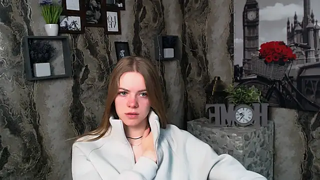 Snapshot of AliceFlirtt_ chatting on October 2025 09:19:01 AM AliceFlirtt online show from October 2025 09:19:01 AM